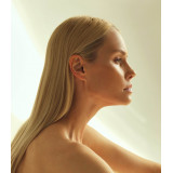The Elegance of a Woman's Neck: Beauty and Care in Los Angeles